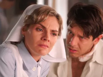 Pedro confiesa a Julia el deseo de Andrés antes de morir Pedro confiesa a Julia el deseo de Andrés antes de morir