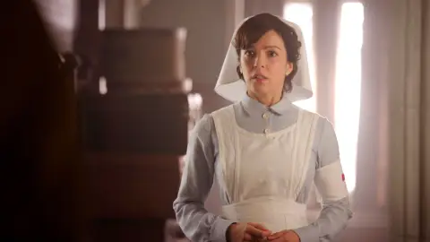 Pilar descubre que Luis está casado y será padre Pilar descubre que Luis está casado y será padre