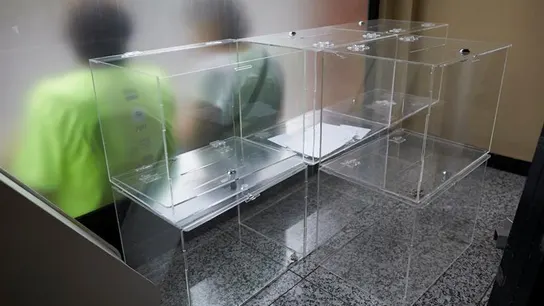 Urnas antes de unas elecciones Urnas antes de unas elecciones