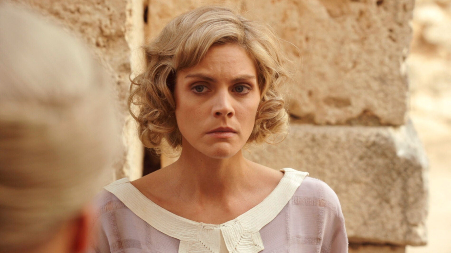 Julia pone en peligro su vida por salvar la de su hermano