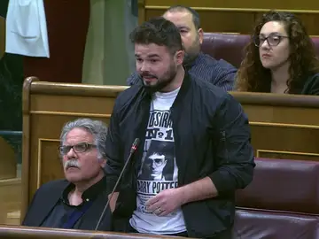 Rufián: "Cataluña quiere recuperar el país que le robaron hace 80 años" Rufián: "Cataluña quiere recuperar el país que le robaron hace 80 años"