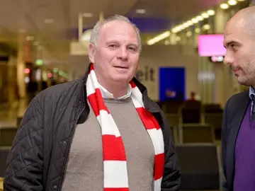 Guardiola se reúne con Hoeness en Múnich Guardiola se reúne con Hoeness en Múnich
