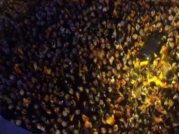 Una gran manifestación en Zaragoza pide "prisión" para Puigdemont y grita: "España unida jamás será vencida"