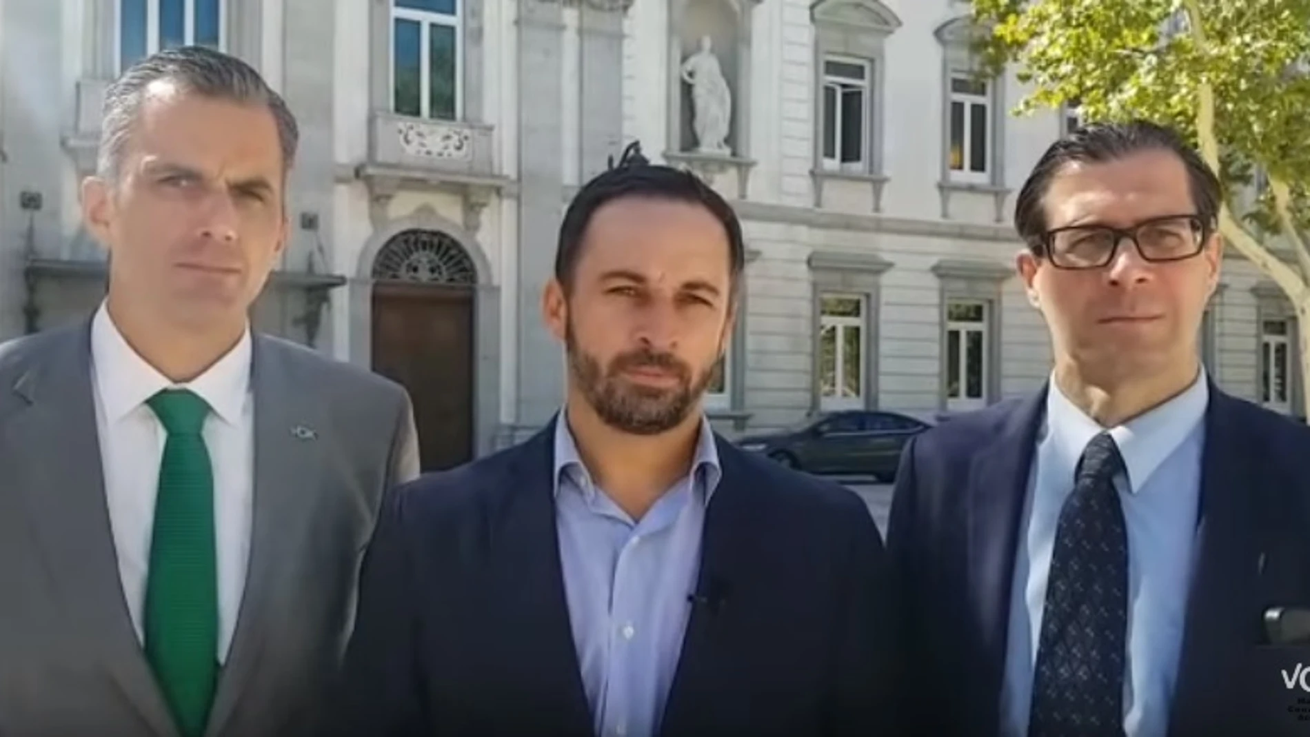 Santiago Abascal, presidente de Vox, Javier Ortega, su secretario general, y Pedro Fernández, su vicesecretario jurídico Santiago Abascal, presidente de Vox, Javier Ortega, su secretario general, y Pedro Fernández, su vicesecretario jurídico