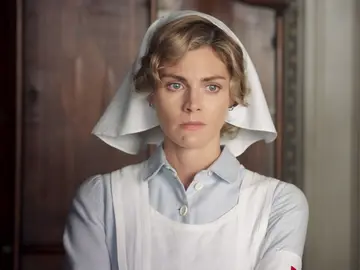 Carmen despide a Julia: "Quítese ese uniforme" Carmen despide a Julia: "Quítese ese uniforme"