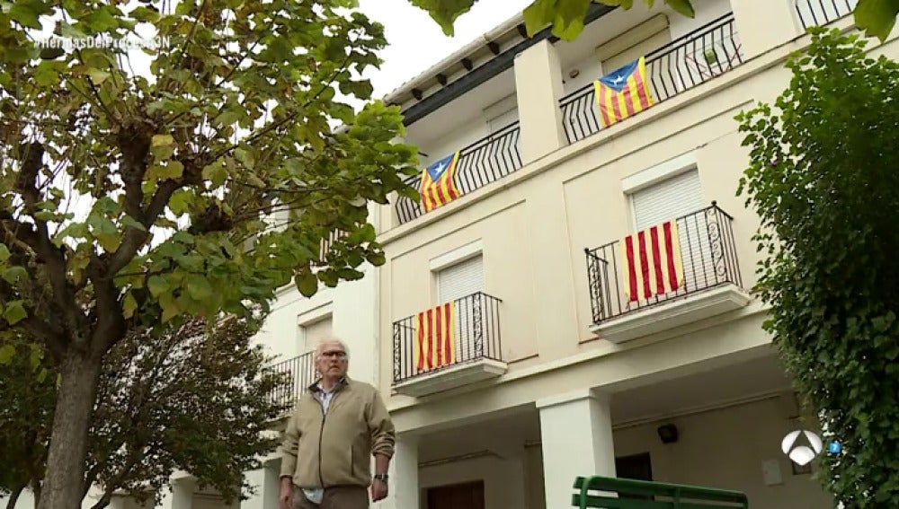 El referéndum del 1-O visto por vecinos con ideas contrarias: a favor y en contra de la independencia de Cataluña