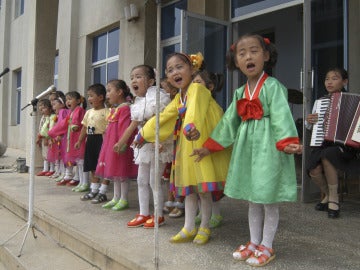 Niñas en Corea del Norte