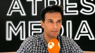 Nuria Herrero da una sorpresa en directo a Cristóbal Suárez