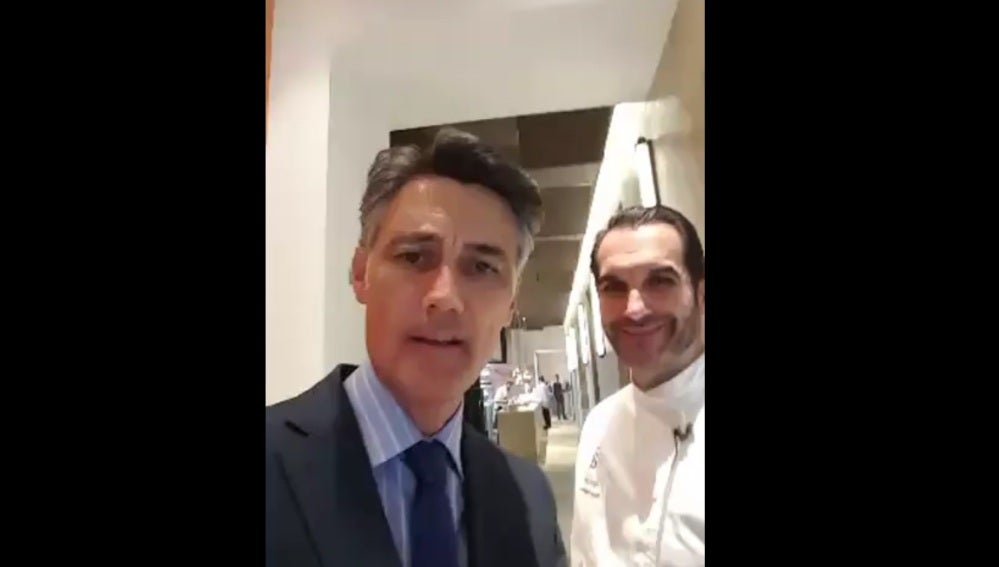 Toni Baena visita 'Coque', de los hermanos Sandoval