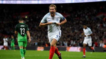 Kane celebra la clasificación de Inglaterra para el Mundial de Rusia