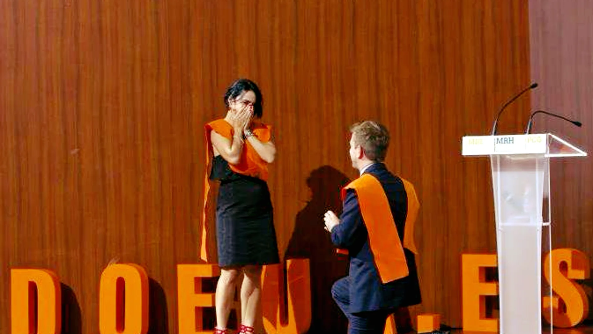 La pareja en el momento de la proposición La pareja en el momento de la proposición