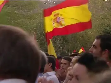 Calurosa acogida en Huesca a los policías procedentes de Cataluña que se alojarán allí Calurosa acogida en Huesca a los policías procedentes de Cataluña que se alojarán allí