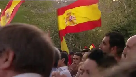 Calurosa acogida en Huesca a los policías procedentes de Cataluña que se alojarán allí Calurosa acogida en Huesca a los policías procedentes de Cataluña que se alojarán allí
