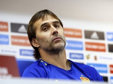 Lopetegui, durante su comparecencia