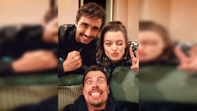 Los actores de 'Cuerpo de Élite' amanecen juntos tras el rodaje nocturno