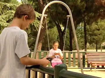 Cada vez más niños con móvil y a edades más tempranas Cada vez más niños con móvil y a edades más tempranas