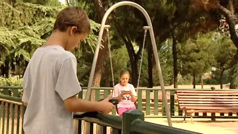 Cada vez más niños con móvil y a edades más tempranas Cada vez más niños con móvil y a edades más tempranas