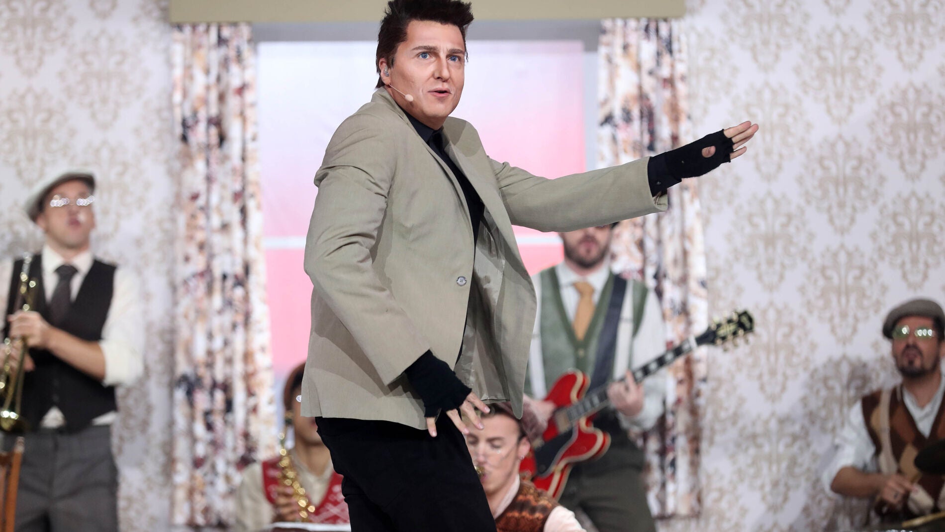 Un &lsquo;loco&rsquo; Ra&uacute;l P&eacute;rez revive el famoso &lsquo;Our house&rsquo; de Madness