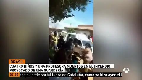 Mueren al menos cuatro niños en una guardería brasileña por el incendio provocado por su vigilante Mueren al menos cuatro niños en una guardería brasileña por el incendio provocado por su vigilante