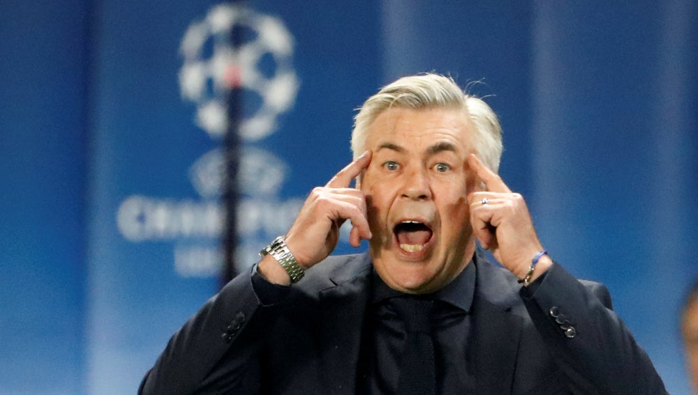 Carlo Ancelotti, durante el PSG - Bayern