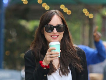 Dakota Johnson, feliz después de celebrar su 28 cumpleaños Dakota Johnson, feliz después de celebrar su 28 cumpleaños