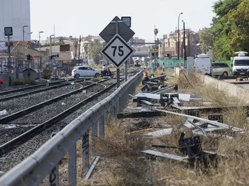 Aspecto de las vías a la altura del paso a nivel de Santiago el Mayor, en la ciudad de Murcia Aspecto de las vías a la altura del paso a nivel de Santiago el Mayor, en la ciudad de Murcia