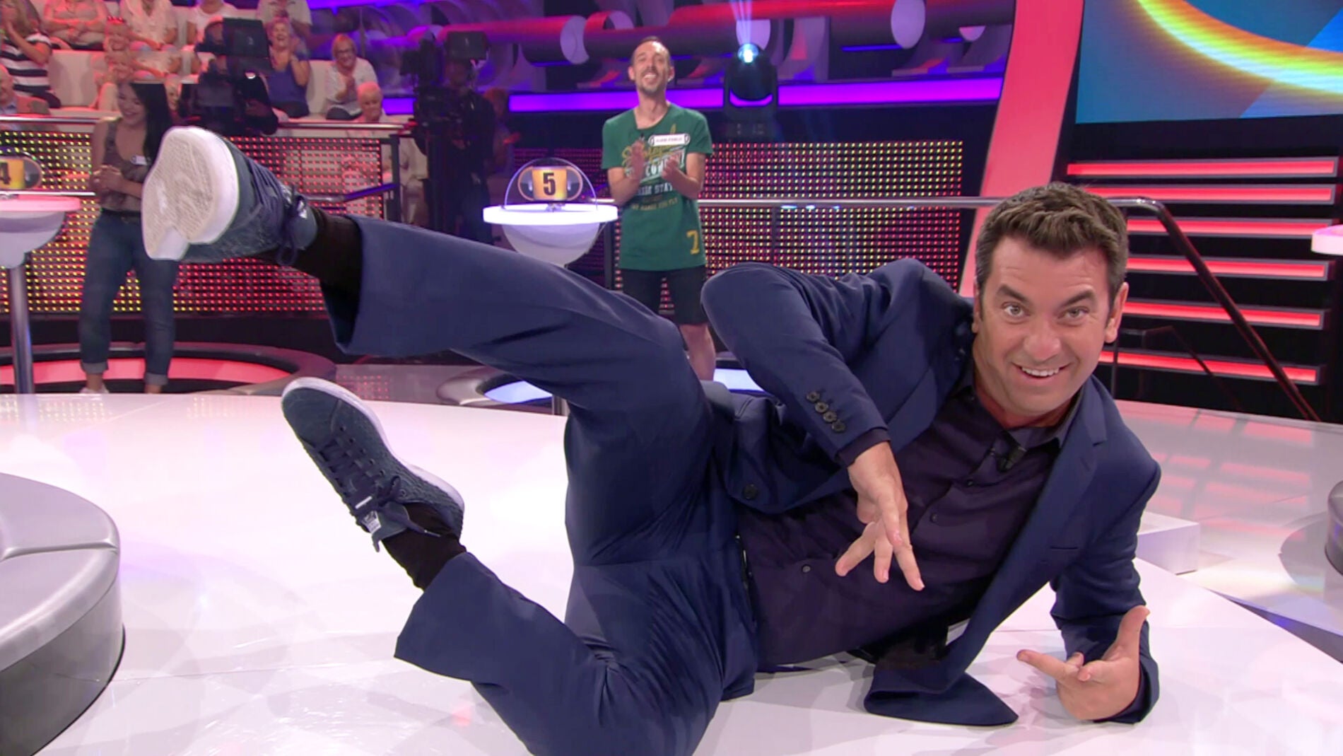 Arturo Valls se marca un hip hop muy sexy en '&iexcl;Ahora Caigo!'