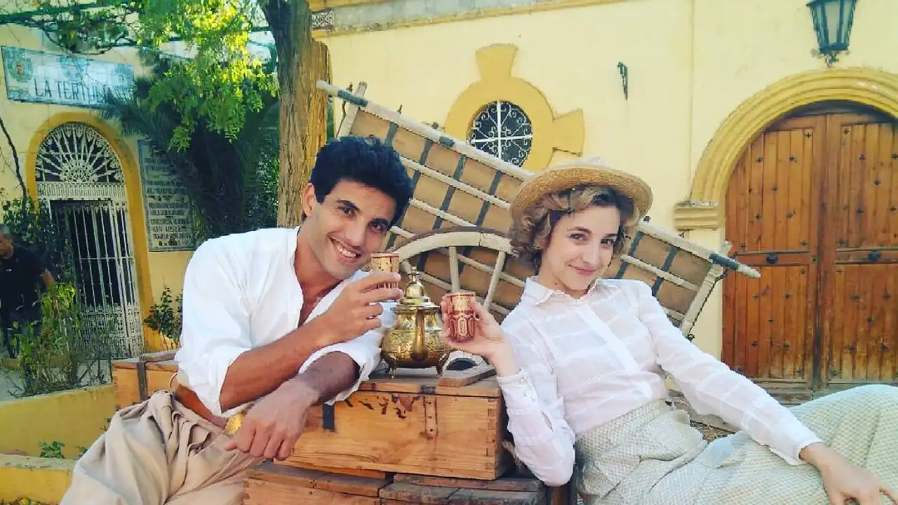 Daniel Lundh y Anna Moliner brindan por el 'Día Mundial de la Sonrisa'