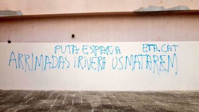 Las pintadas políticas que llenan las paredes de Barcelona costarán al Ayuntamiento más de 4 millones de euros