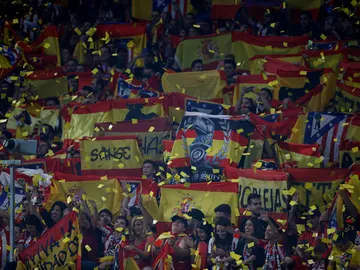 El Wanda Metropolitano, coloreado con banderas españolas El Wanda Metropolitano, coloreado con banderas españolas