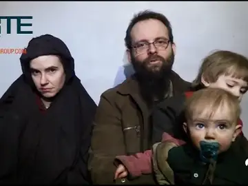 El canadiense secuestrado por los talibanes revela que violaron a su mujer y mataron a su bebé, nacida en cautividad El canadiense secuestrado por los talibanes revela que violaron a su mujer y mataron a su bebé, nacida en cautividad