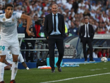 Zidane formula observaciones a Achraf en un saque de banda