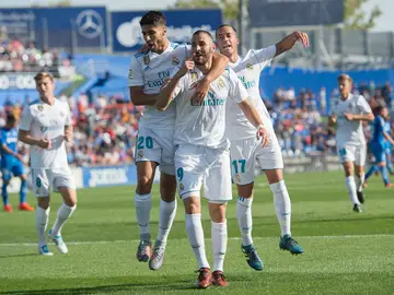 Benzema celebra un gol con el Real Madrid Benzema celebra un gol con el Real Madrid