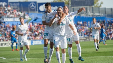 Benzema celebra un gol con el Real Madrid