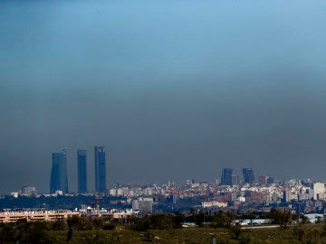 Vista de Madrid cubierta por una 'boina' de contaminación
