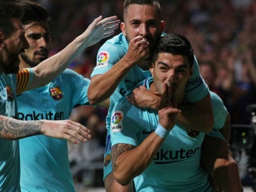 Luis Suárez celebra un gol con rabia