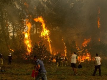 Fuego en la zona de Zamanes, Vigo