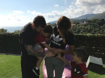 Messi, Antonella y sus dos hijos Messi, Antonella y sus dos hijos