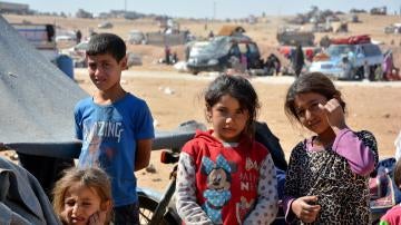 Familias sirias desplazadas de Al Raqqa por la ocupación de Daesh