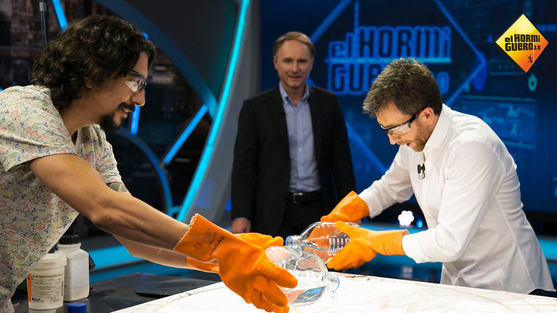 Marron sorprender a Dan Brown con su ciencia