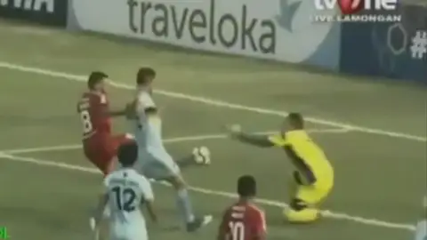 El portero de la Liga de Indonesia que murió tras el brutal golpe El portero de la Liga de Indonesia que murió tras el brutal golpe