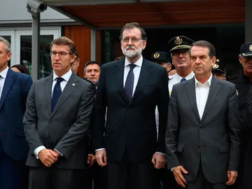 Rajoy preside el minuto de silencio en Vigo por las víctimas de los incendios Rajoy preside el minuto de silencio en Vigo por las víctimas de los incendios