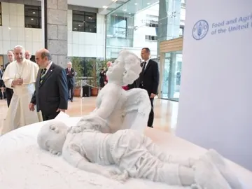 Una estatua de Aylan inaugurada por el Papa ya preside la sede de la FAO en Roma Una estatua de Aylan inaugurada por el Papa ya preside la sede de la FAO en Roma