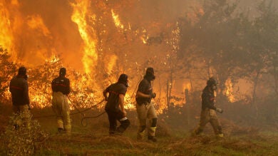 Al menos cuatro muertos en los casi 150 incendios simultáneos que han arrasado Galicia desde el viernes