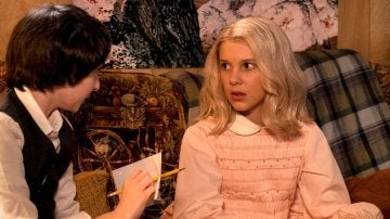 Imagen de 'Stranger Things' con Once disfrazada