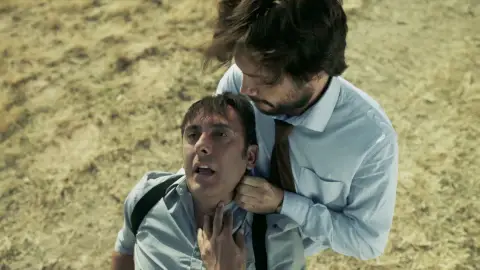 El Profesor se enfrenta cara a cara con Alberto, el exmarido de la inspectora El Profesor se enfrenta cara a cara con Alberto, el exmarido de la inspectora