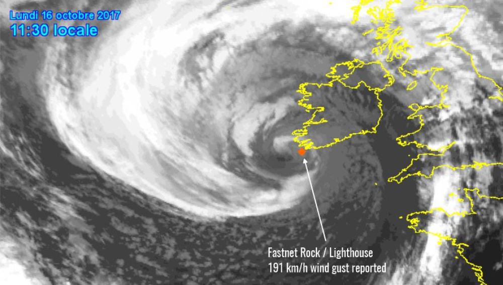 Huracán Ofelia en su paso por Irlanda