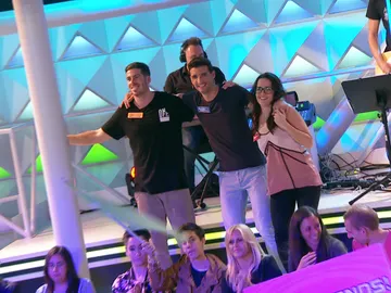 Los concursantes se suben al escenario para bailar con Joaquín Padilla Los concursantes se suben al escenario para bailar con Joaquín Padilla