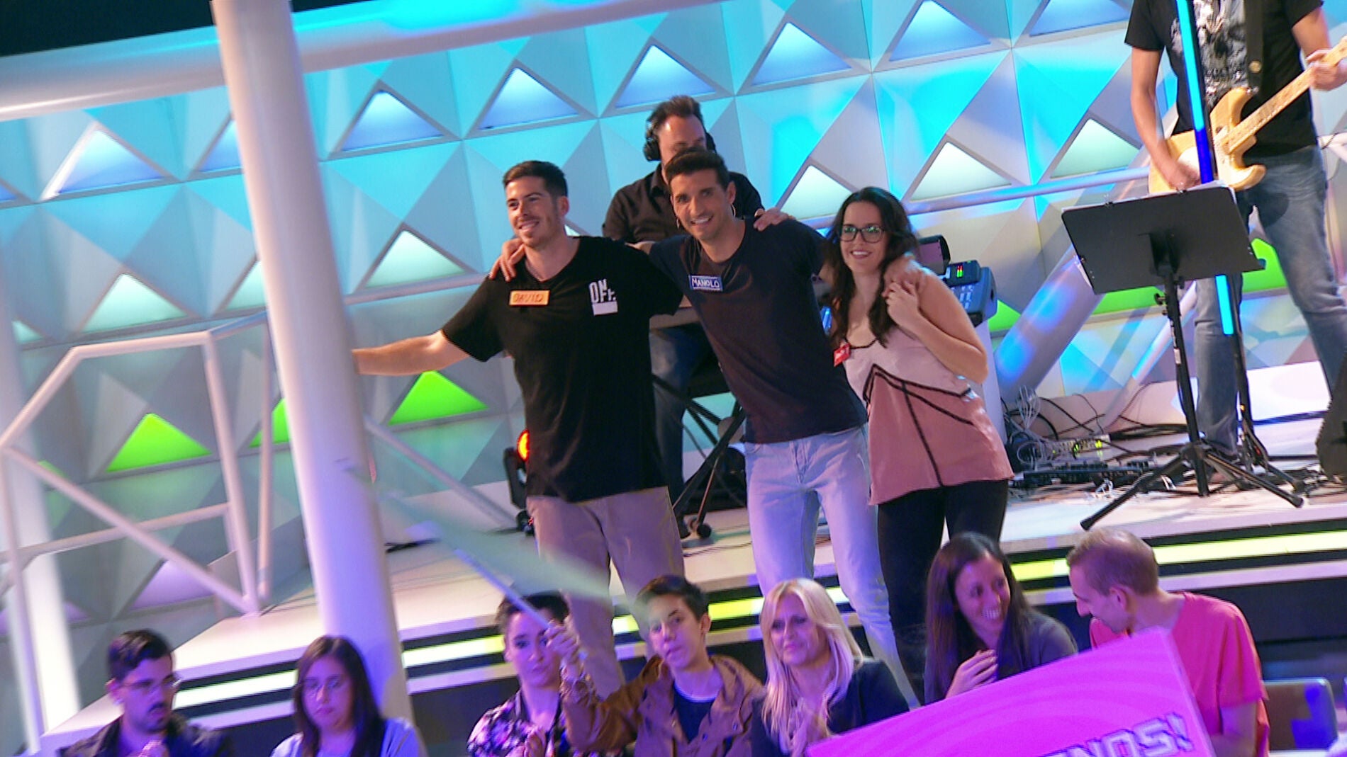 Los concursantes se suben al escenario para bailar con Joaqu&iacute;n Padilla