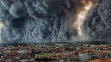 Una fotografía de un bombero se convierte en un símbolo de los incendios en Portugal